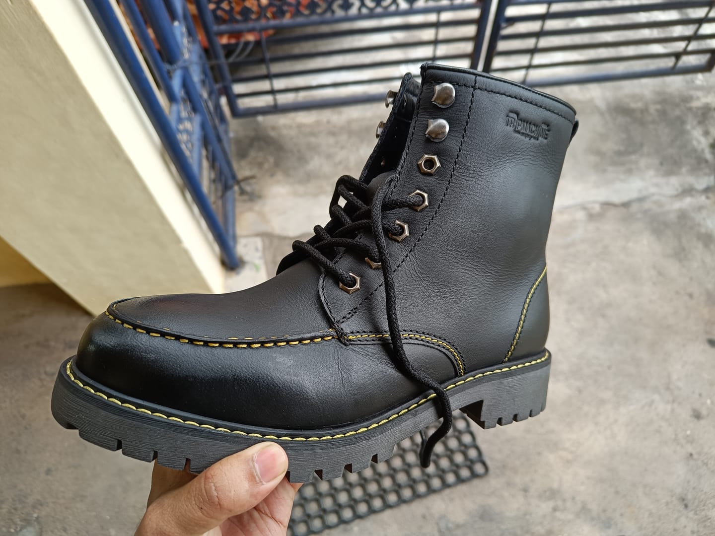 Customer photo review of boots moc-toe black