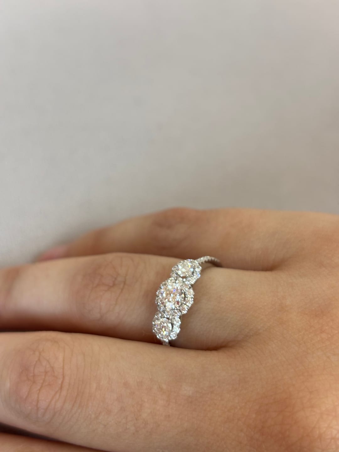 Customer photo review of Anillo Moissanita Dinasty