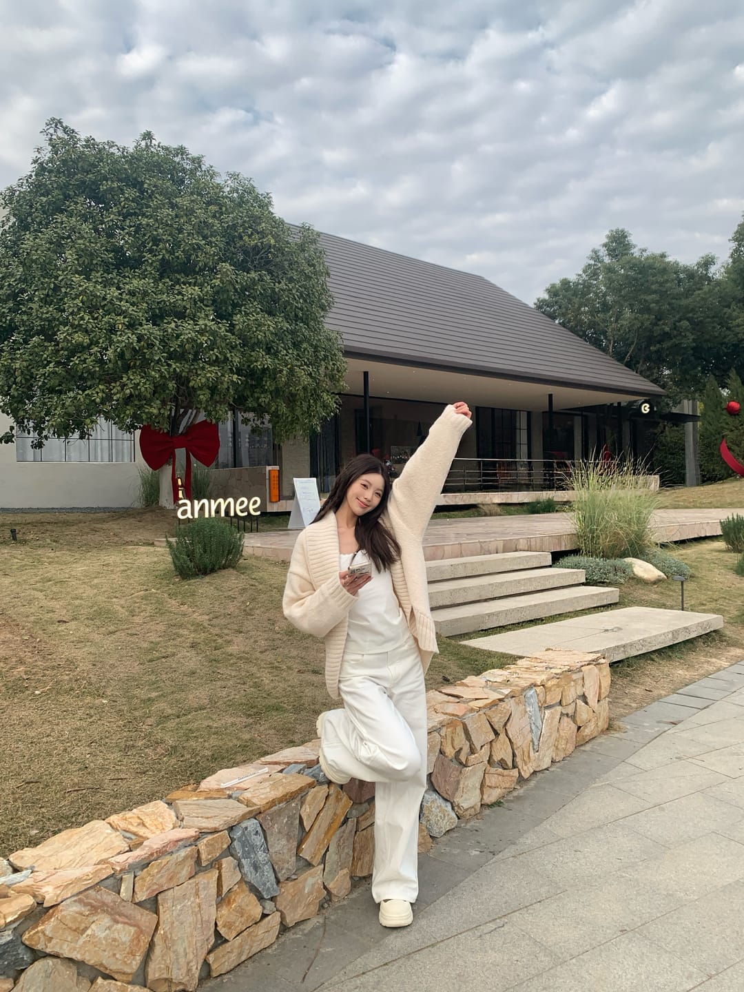 Customer photo review of ROVENTE High-Rise Wide-Leg Denim Trousers