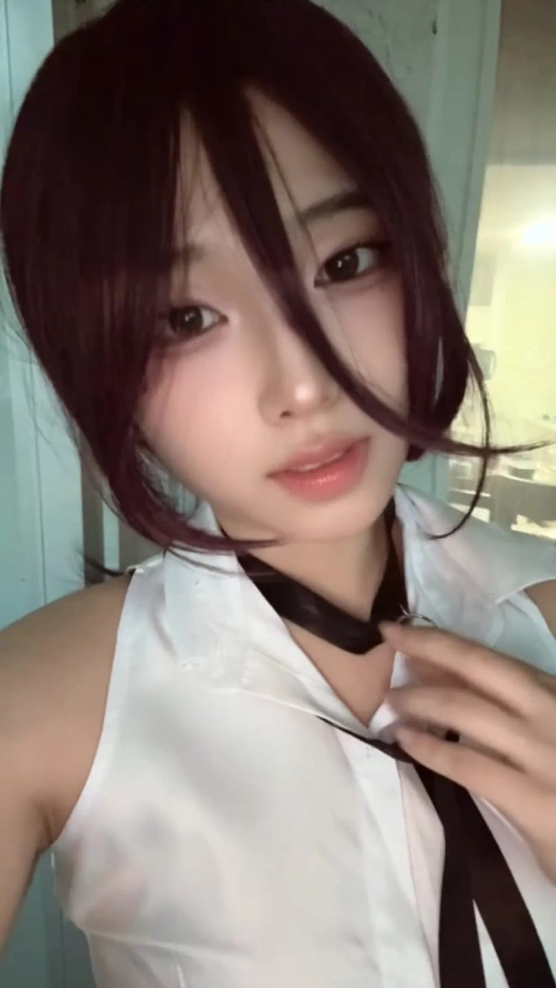 Customer photo review of Chainsaw Reze Cosplay Costume Outfits Shirt Tie Short Wig Neck Ring Women Anime Uniform Halloween