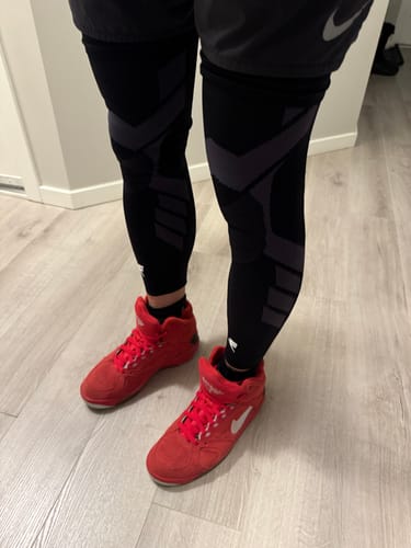 Customer photo review of Compression Sleeves V2 for Knees and Legs
