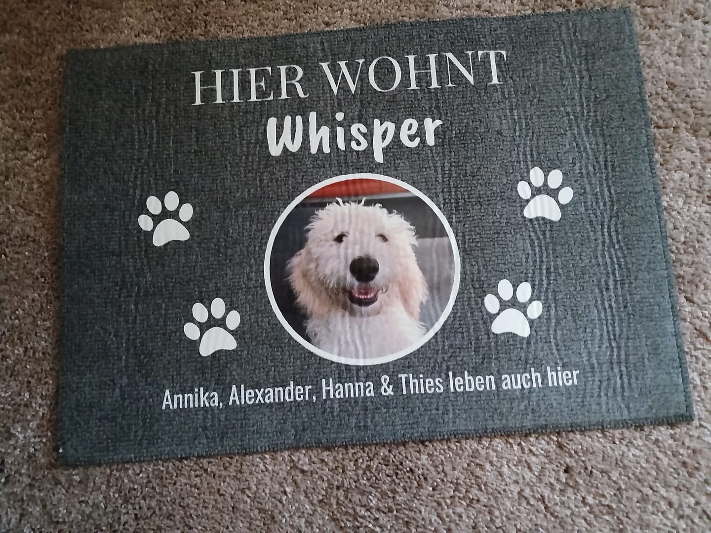 Customer photo review of Hier wohnt - Individuelle Haustier Fußmatte