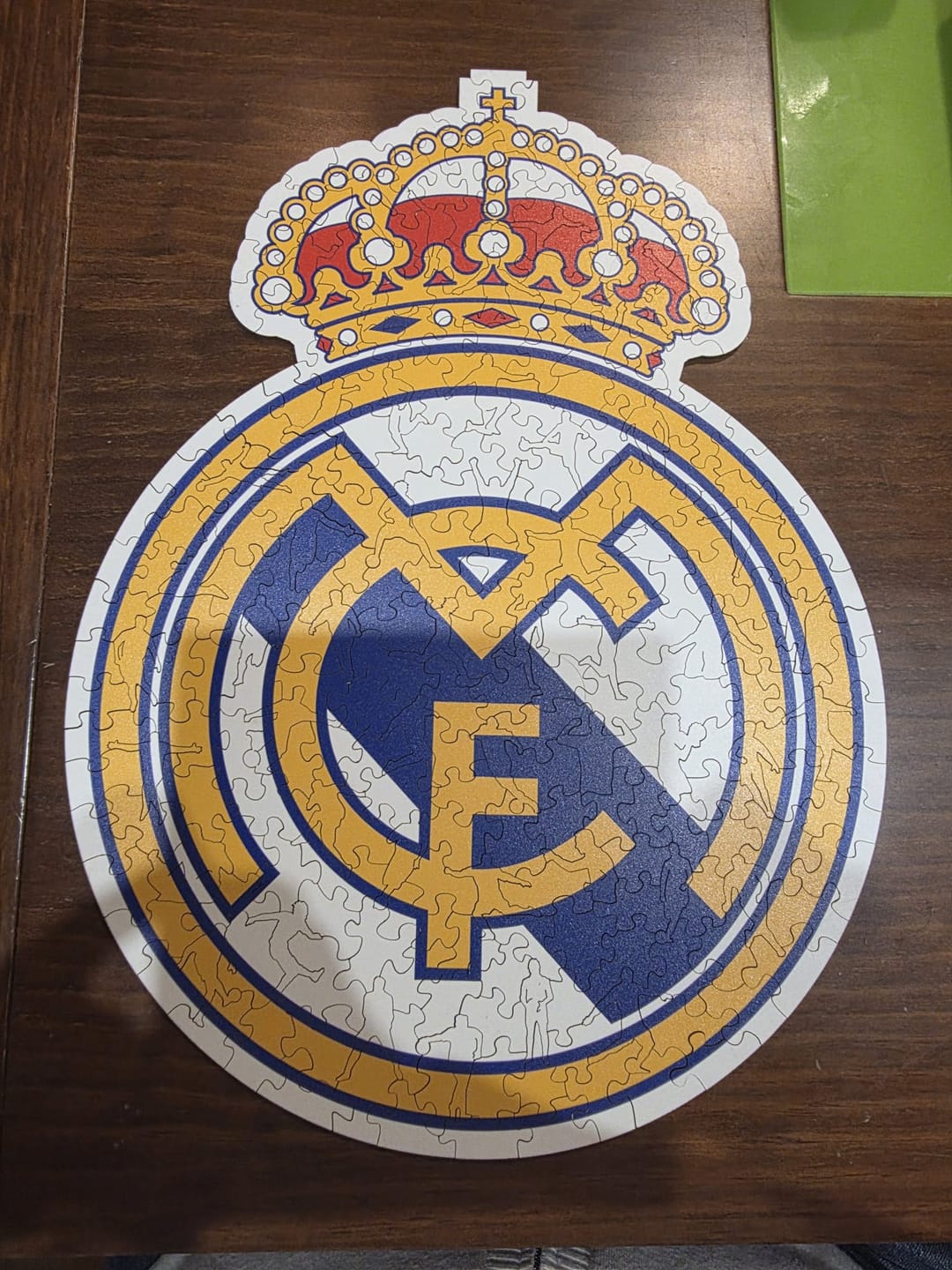 Customer photo review of Real Madrid CF® Logo - Rompecabezas de Madera