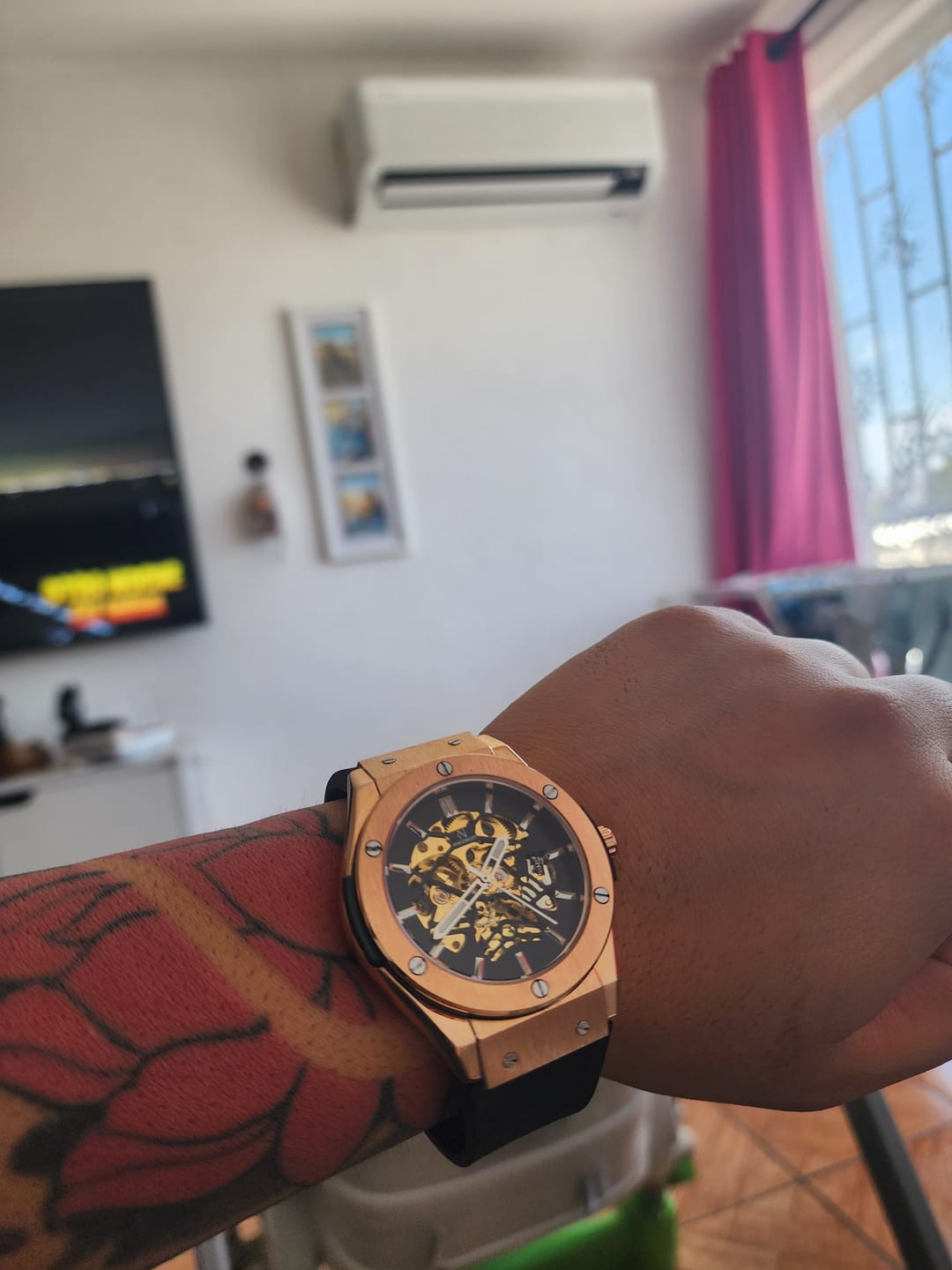 Customer photo review of Reloj New Concept ThriveX Golden