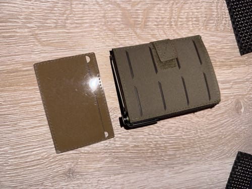 Customer photo review of Ausweisfach mit Hakenklett in Coyote