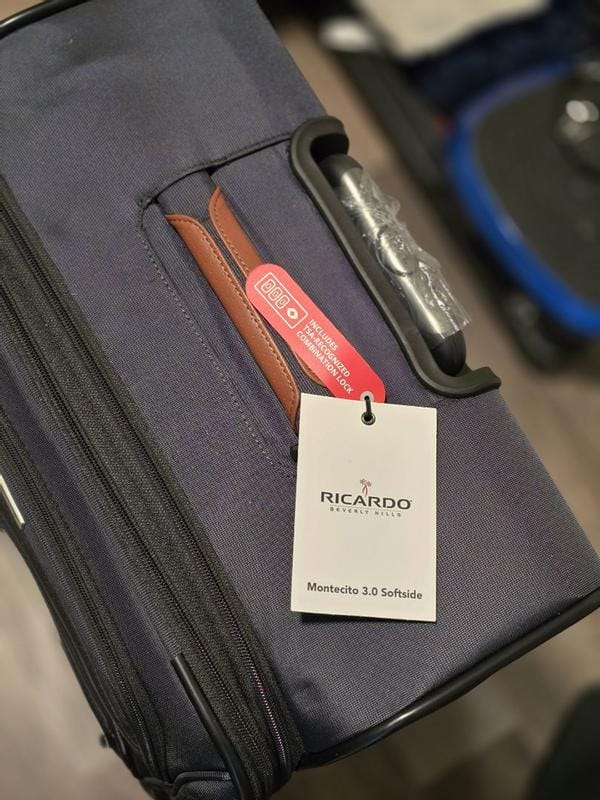 Customer photo review of Montecito 3.0 Softside Medium Check-In Expandable Spinner