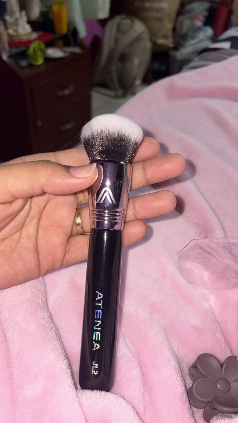 Customer photo review of RUNWAY COLLECTION - JL2 BROCHA PARA BASE