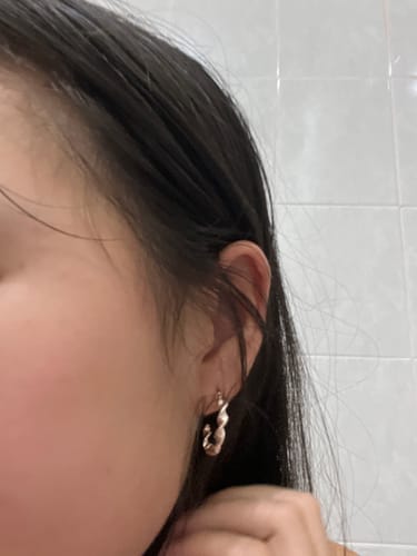 Customer's close-up view of their clear cheek skin after using the blemish defence serum.