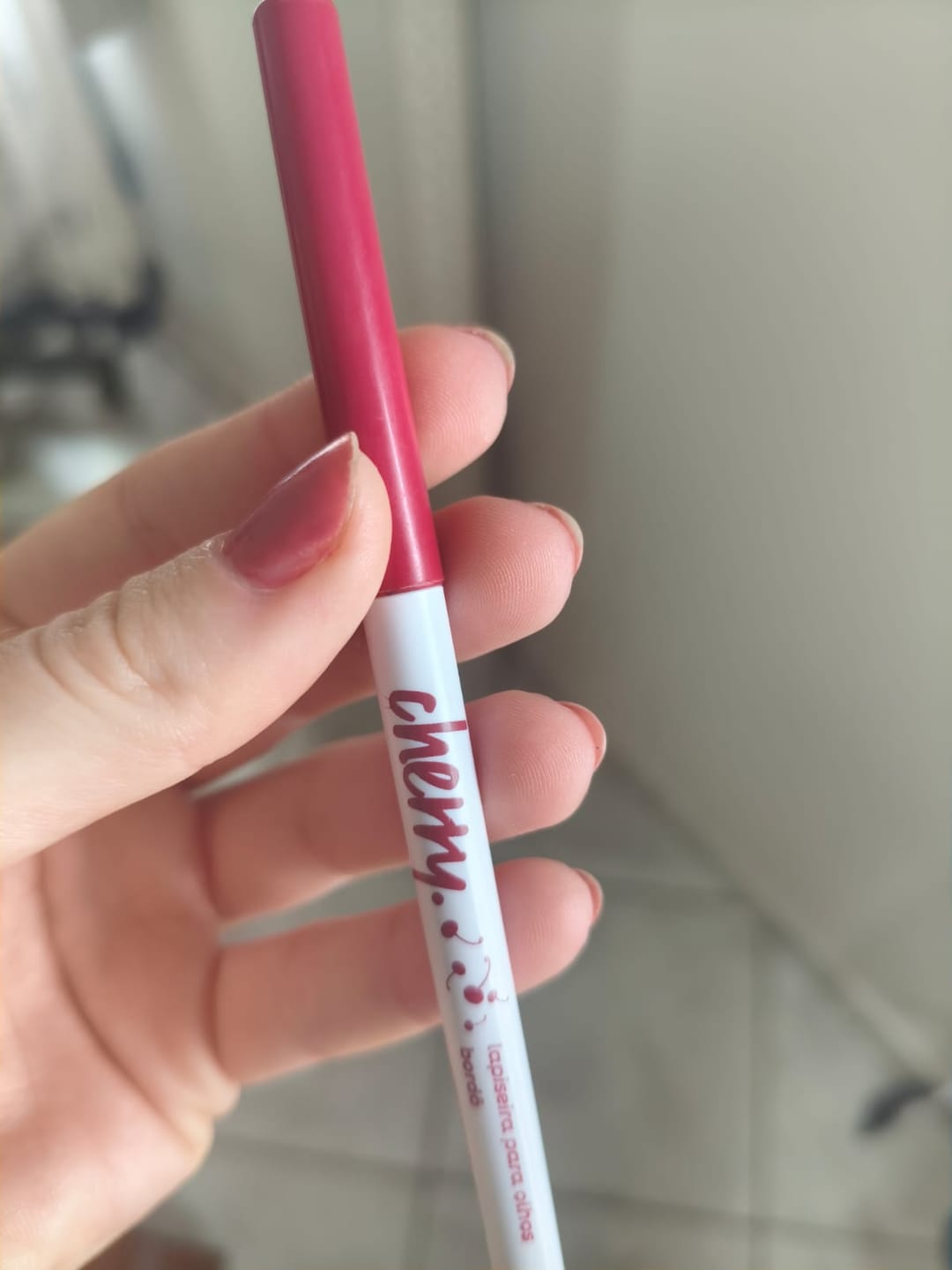 Customer photo review of Lapiseira para Olhos Bordô - Cherry - Vizzela