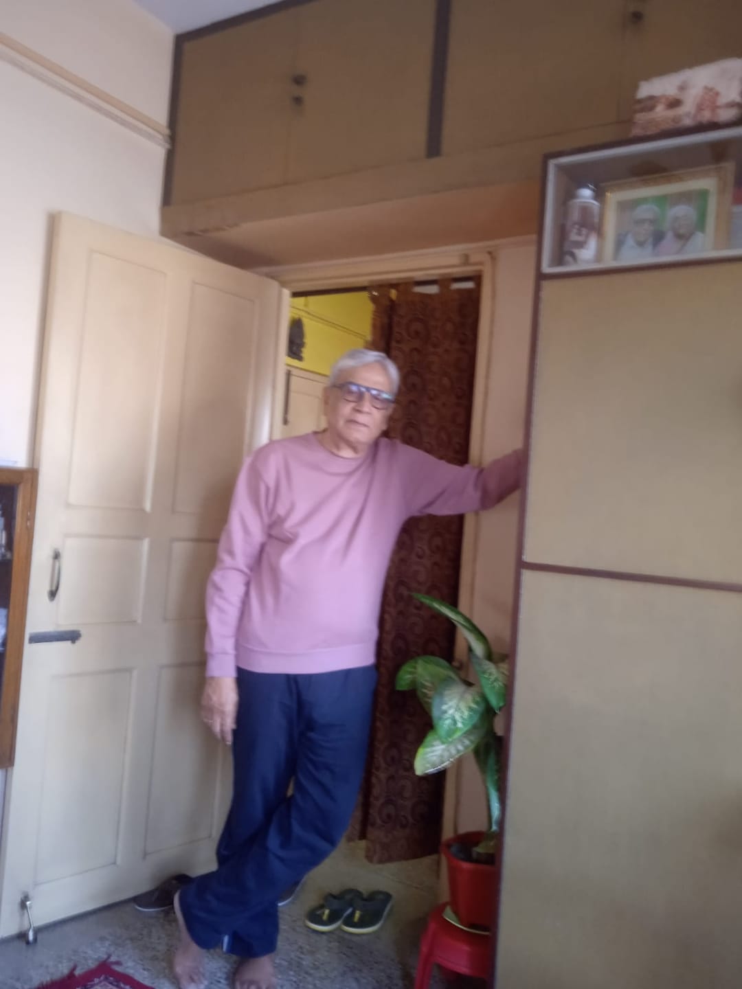 Customer photo review of Unisex Rose Taupe Round Neck Sweatshirt