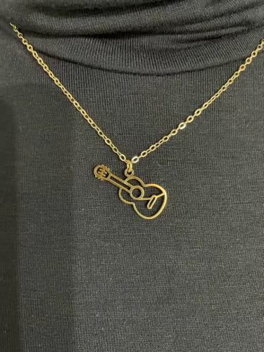 Customer photo review of Collier La Guitare Manouche