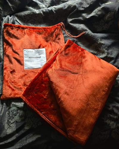 Customer photo review of Waterproof Splash Blanket X Yinn™️ - Rust Double Veluxe