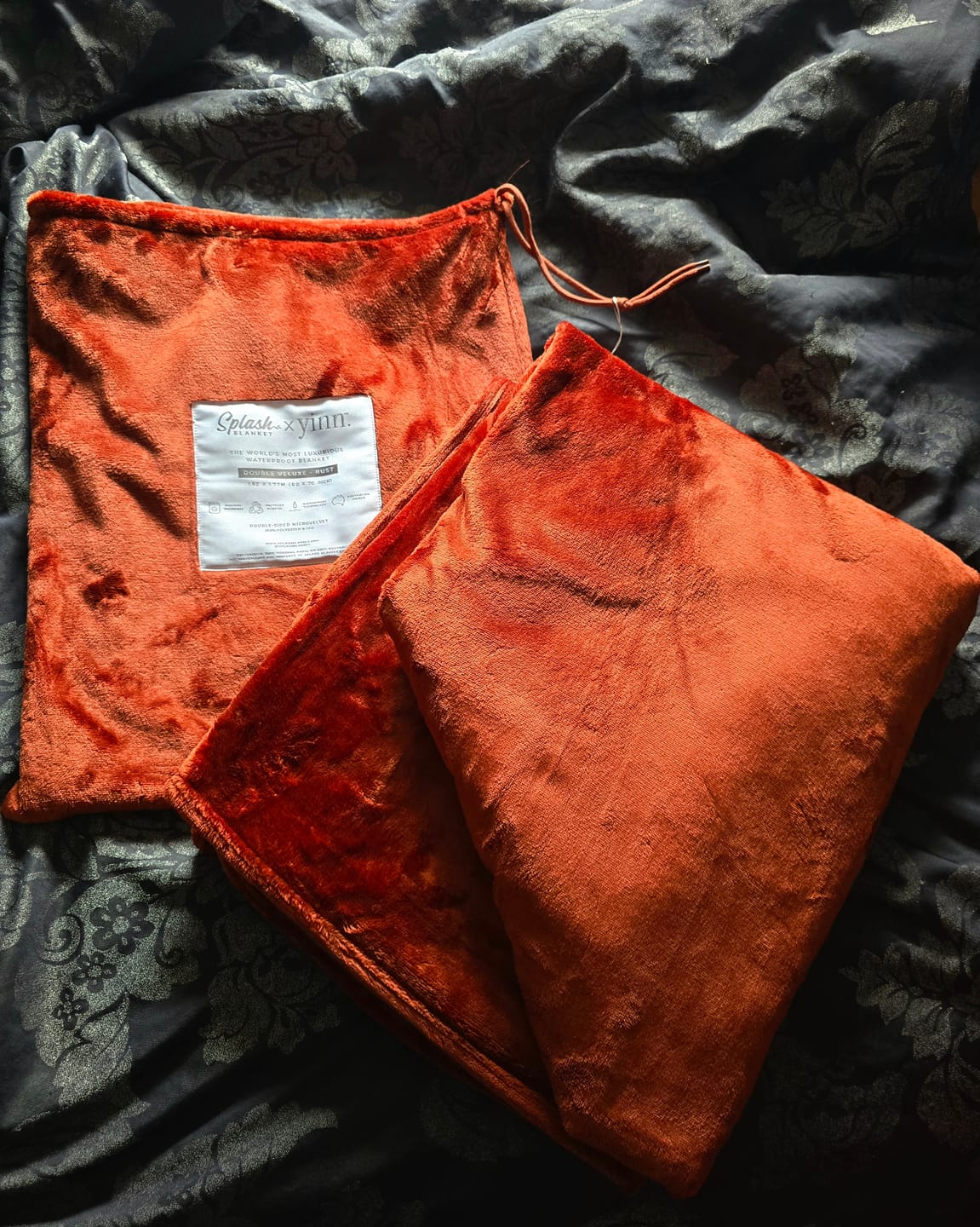 Customer photo review of Waterproof Splash Blanket X Yinn™️ - Rust Double Veluxe