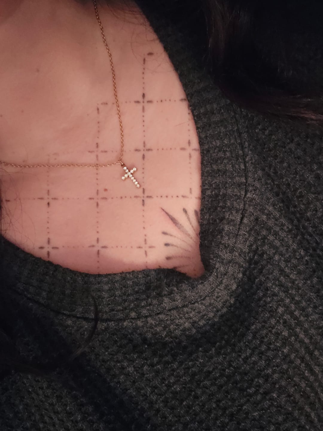Customer photo review of Lucid Cross Kette 14K Vergoldet