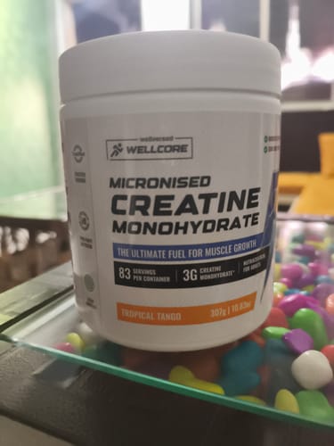 Customer's white tub of Wellcore Micronised Creatine Monohydrate, highlighting the Tropical Tango flavor.