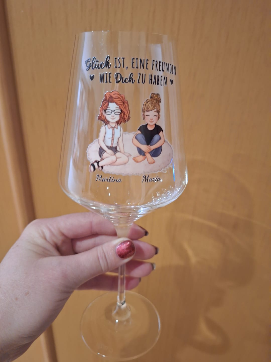Customer photo review of Auf uns - Personalisiertes Weinglas für beste Freundinnen