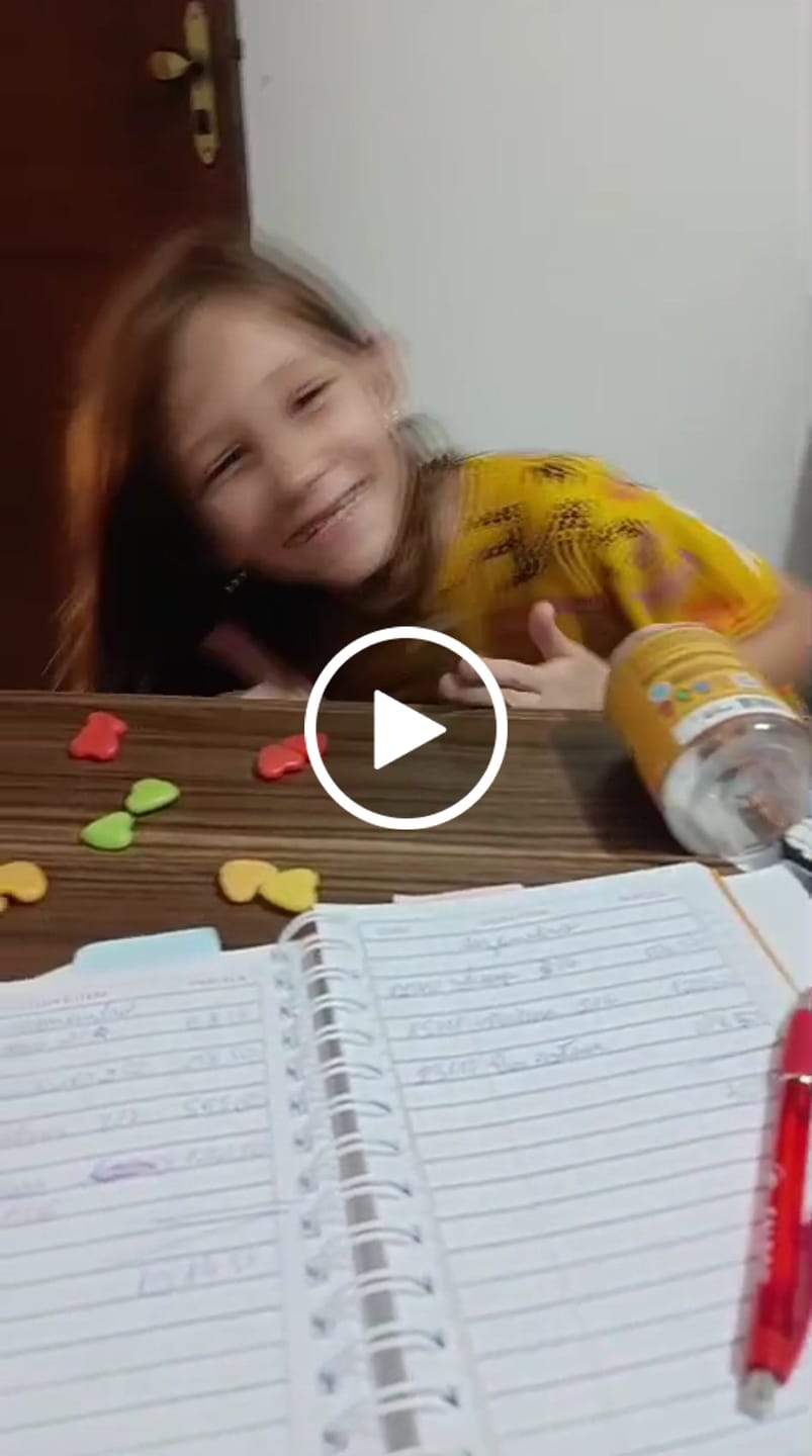 Customer video review of 6 Gummy kids