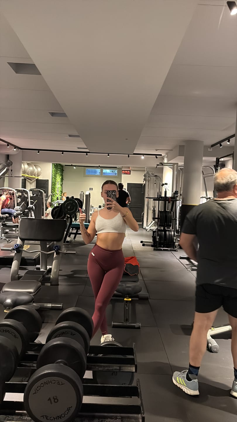 Customer photo review of Leggings Push up Gym Fashion Merlot
