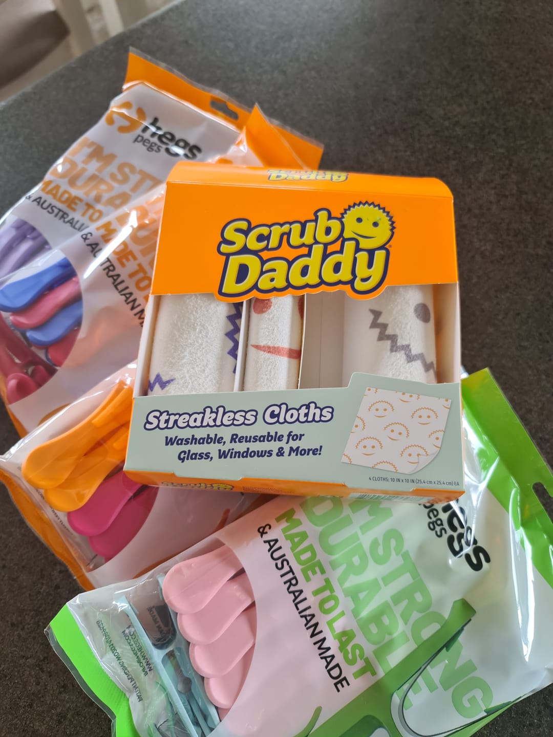 Customer photo review of Scrub Daddy Streakless Cloths – 4pk