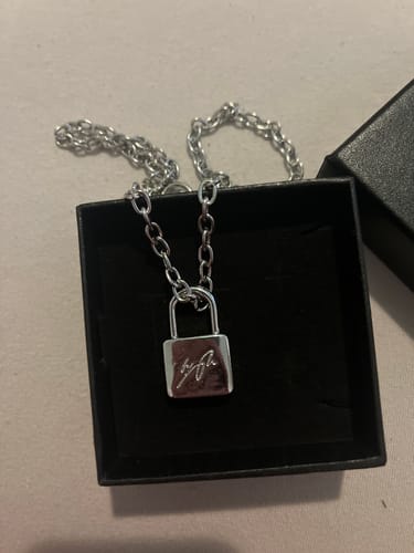 Customer photo review of SKZ World Tour Dominate: celebrATE Hyunjin Necklace