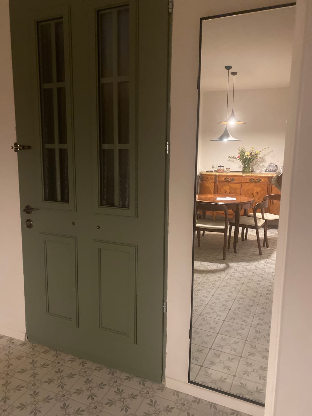 Customer photo review of דלת מראה להסתרת ארון חשמל