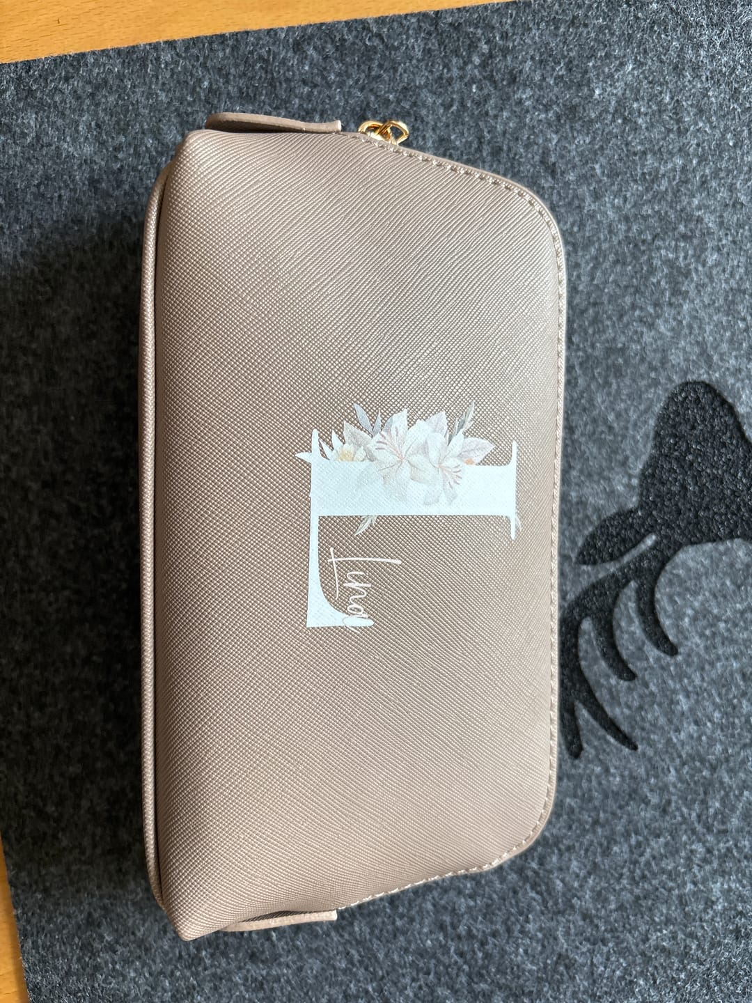 Customer photo review of Deine Initiale - Individuelle PU Kosmetiktasche