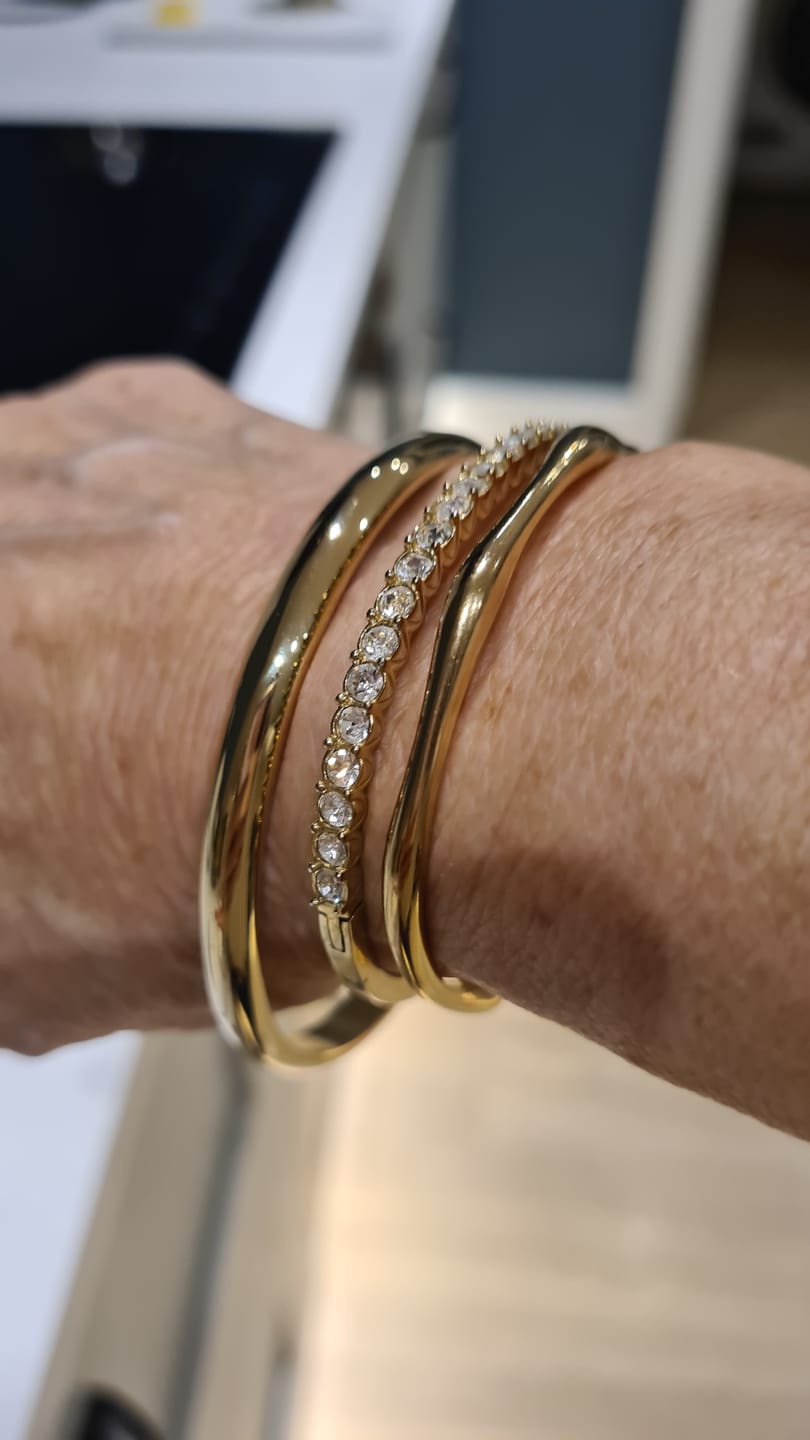 Customer photo review of Classic Tennis Bangle