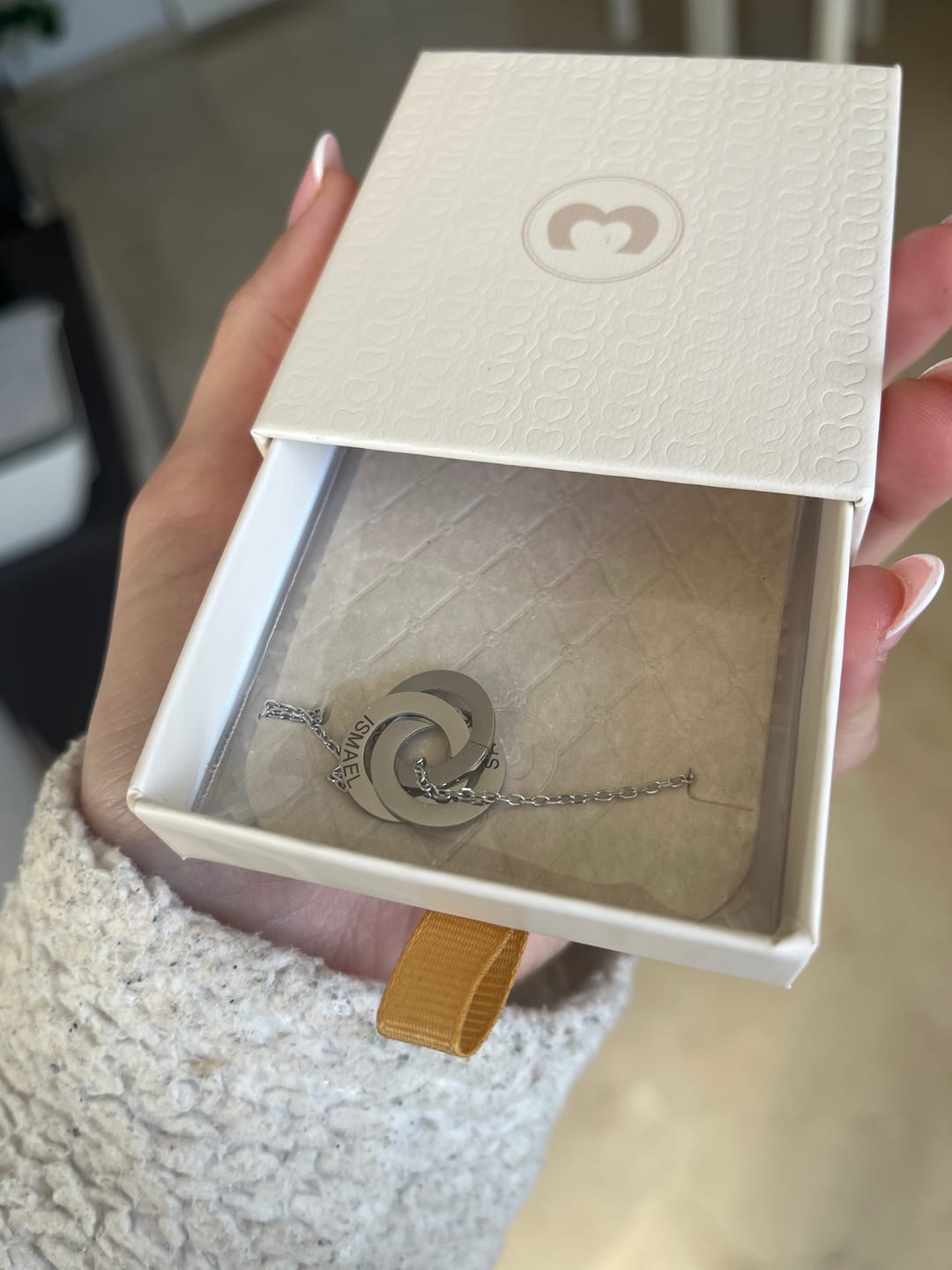 Customer photo review of Collar Amity - Personalizado