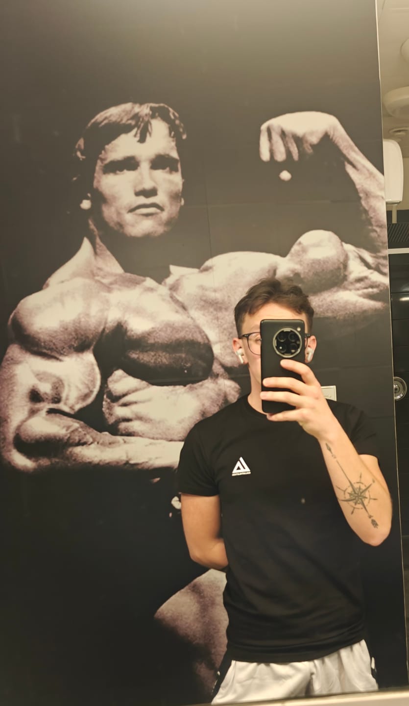 Customer photo review of The Original Slim Fit Caliathletics T-shirt
