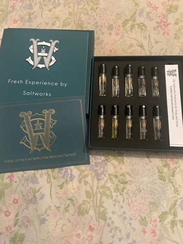 Customer's open Romantic Discovery Set, showing the sample perfume vials arranged in the teal presentation box.