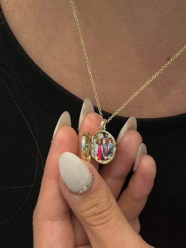 Customer photo review of COLLAR RELICARIO LIORA ORO/ PLATA 925