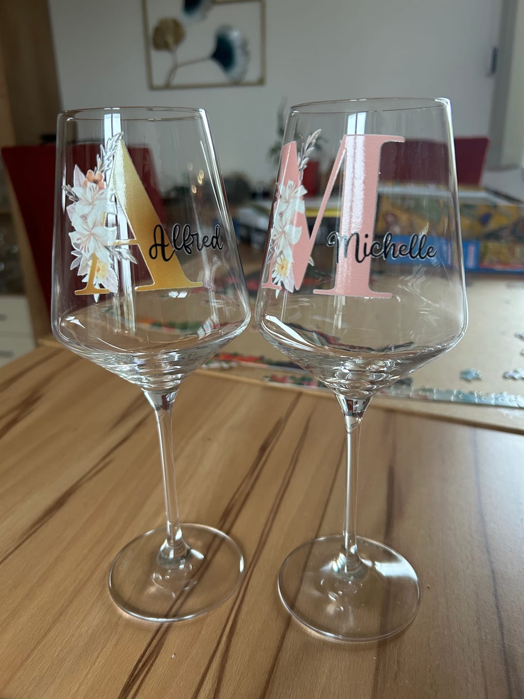 Customer photo review of Blume - Personalisiertes Weinglas mit Initiale und Namen für Dich und deine Freundinnen