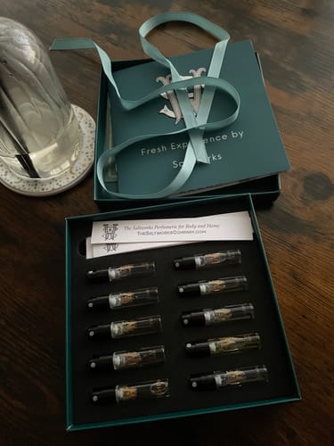 Reviewer's beautifully presented Fresh Experience sample set, open to show the fragrance testers inside.