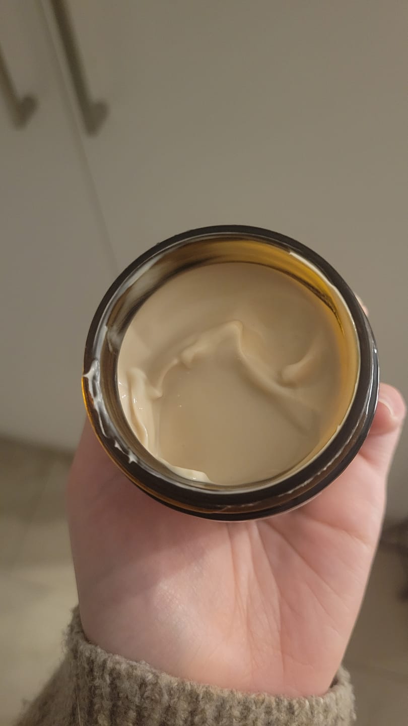 Customer photo review of Emma - Ultra-moisturizing body balm