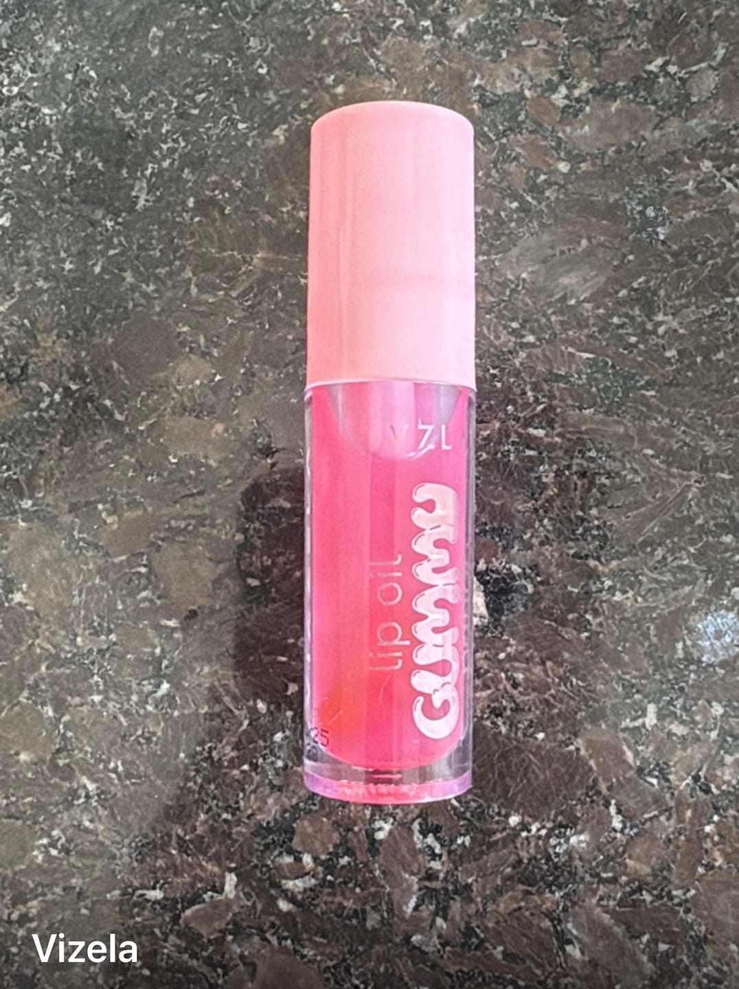 Customer photo review of Lip Oil Gummy Panda – VIZZELA