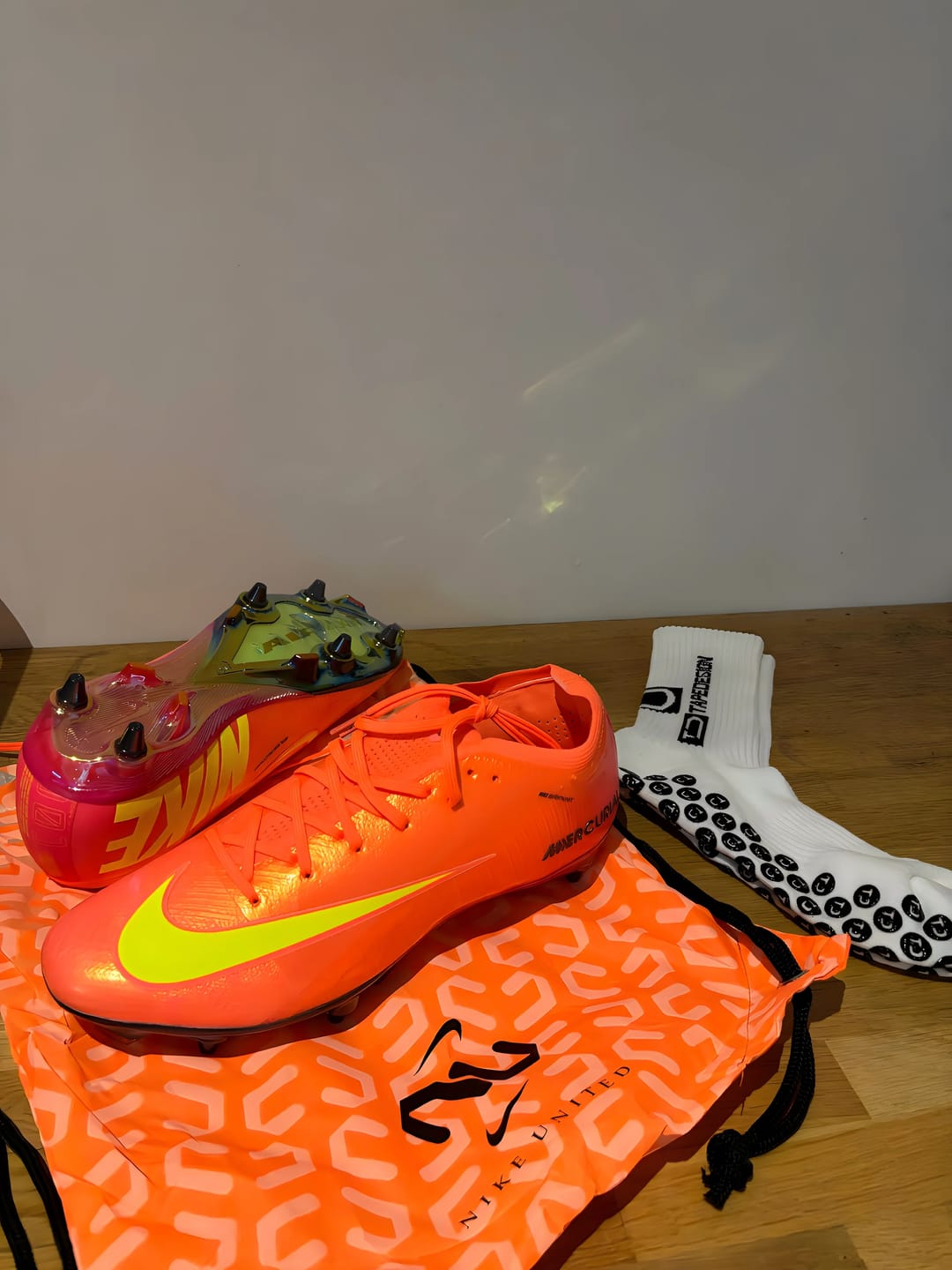 Customer photo review of Air Zoom Mercurial Vapor 16 SG Cosmic Speed 2 - Orange/Noir ÉDITION LIMITÉE
