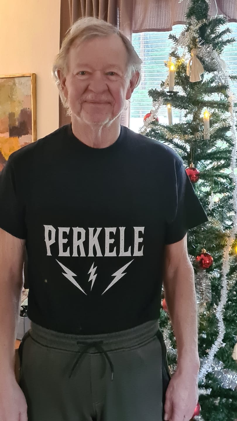 Customer photo review of PERKELE – T-shirt med blixtar