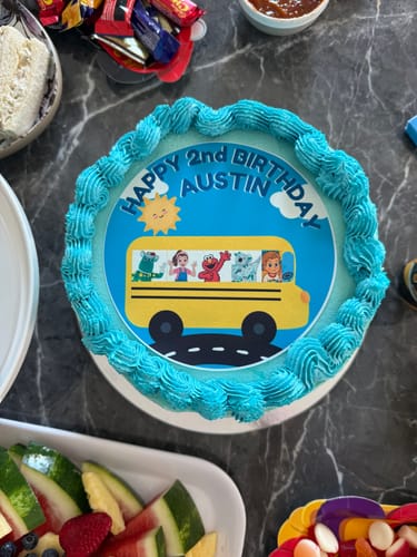 Customer photo review of 15 cm Round Custom Edible Icing Image