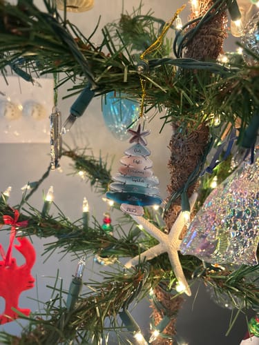 Customer photo review of Personalized Family Sea Glass Christmas Starfish Tree Acrylic Ornament With 1-15 Names And Year Festive Winter Gift For Family