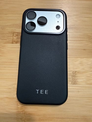 Customer photo review of iPhone 17 Pro Leather Case - Timeless Luxe - Obsidian Black