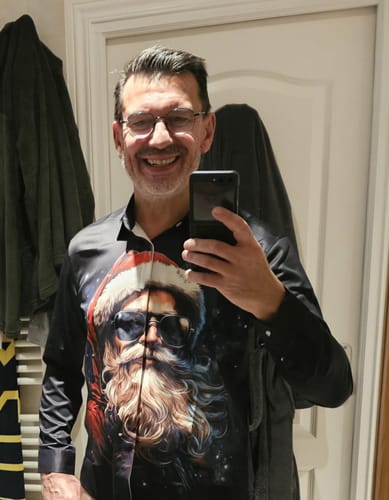 Customer photo review of Chemise de Noël Homme Père Noël Cool Manches Longues