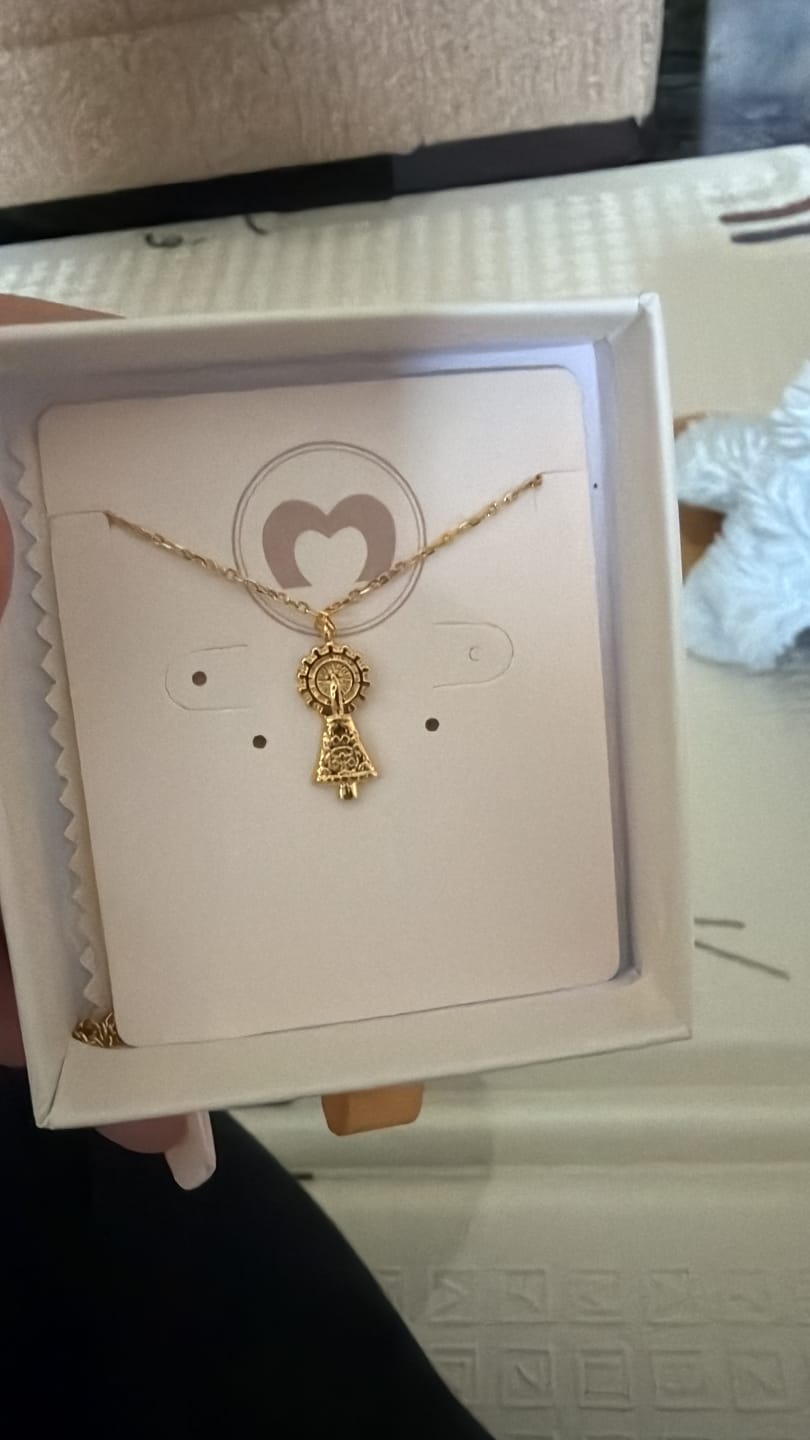 Customer photo review of Collar Virgen del Pilar