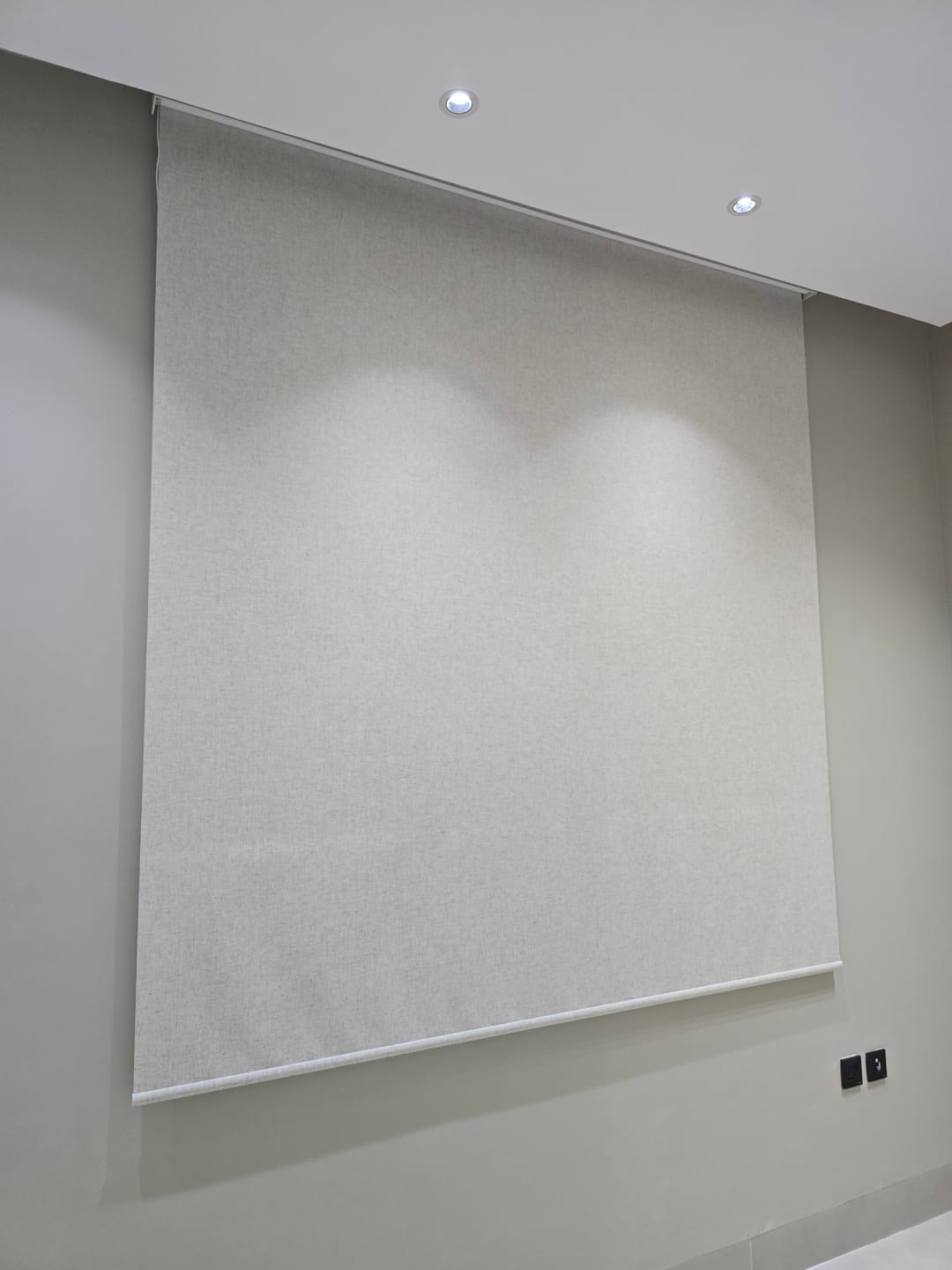 Customer photo review of SmartWings Motorized Roller Shades 100% Blackout Linen