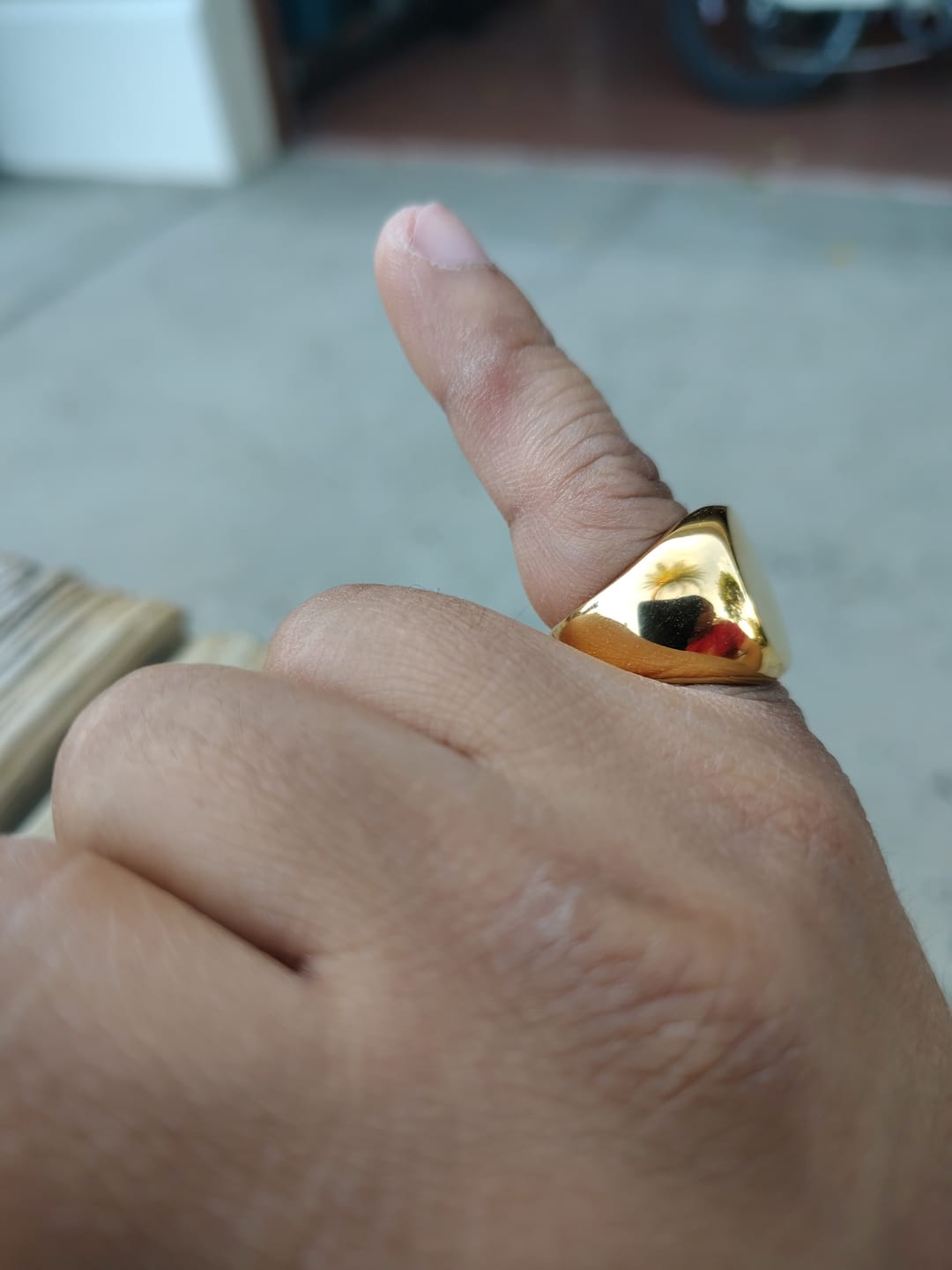 Customer photo review of ROUND. - GOLD