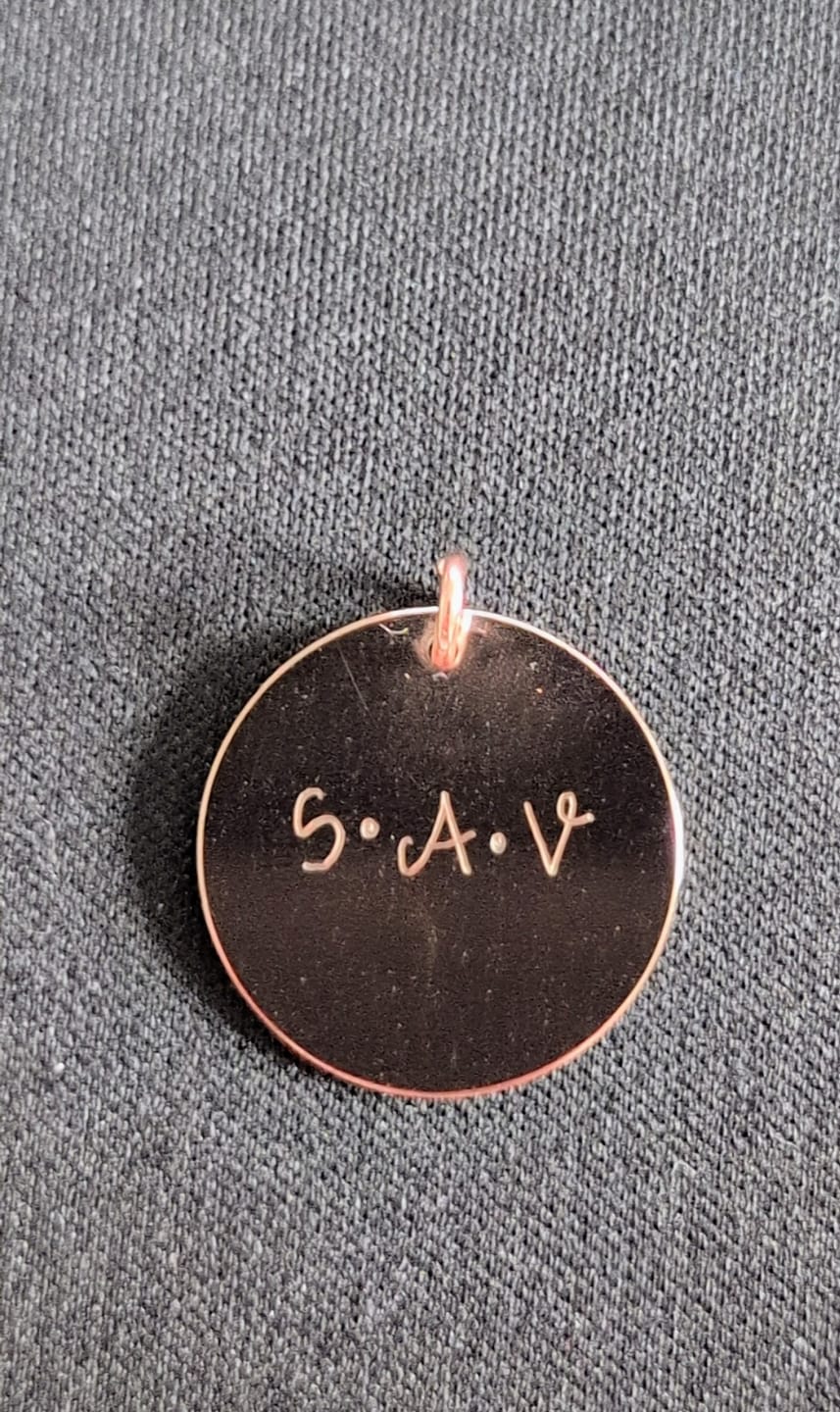 Customer photo review of Anhänger "Zartes Gravurplättchen rund"