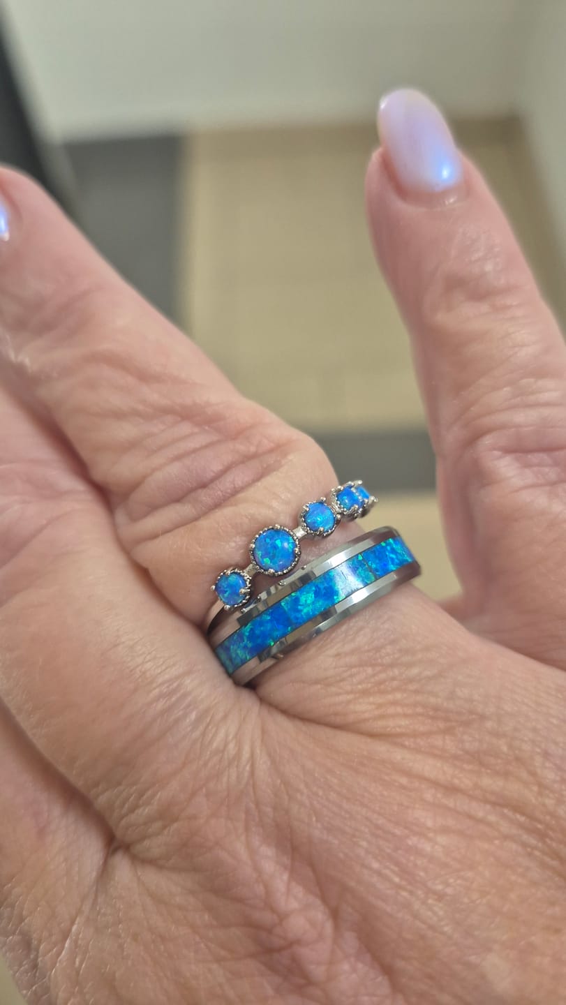 Customer photo review of Olivenorma Fünf Einfaches Design Ring aus Blauem und Weißem Opal