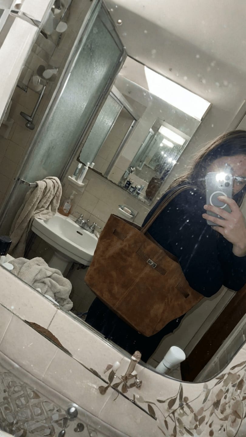 Customer photo review of Vivienne | Hakiki Süet Deri Çanta