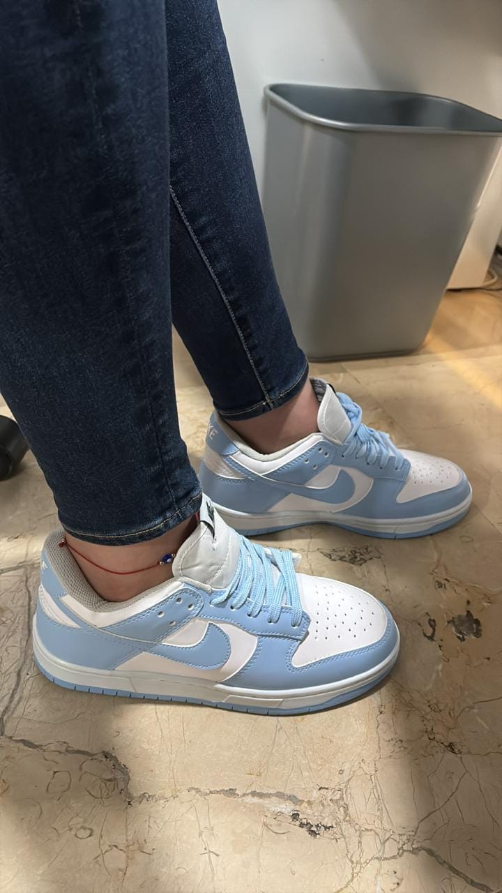 Customer photo review of Tenis Dunk Low Blanco Cielo