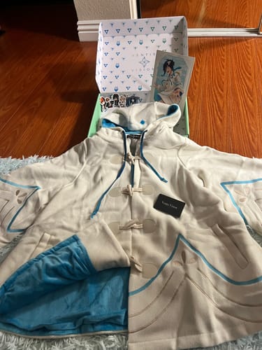 Customer photo review of Venti Cloak Preorder