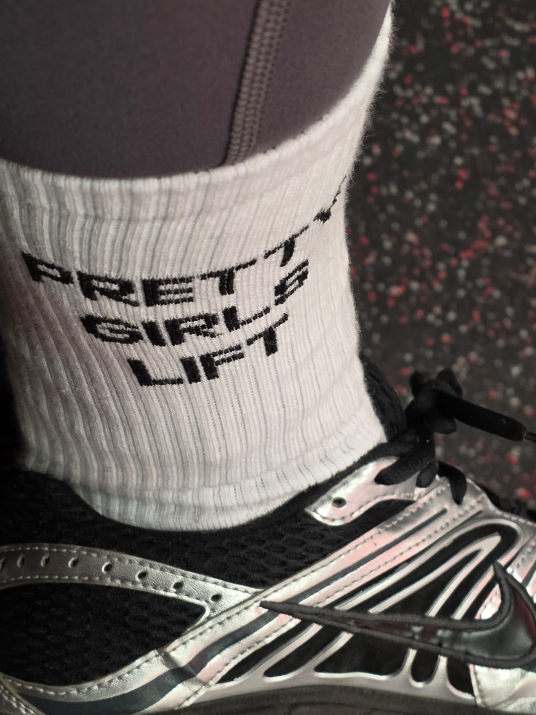 Customer photo review of Pretty Girls Lift - Crew Workout Socks